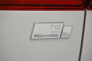 Volvo  XC60 Recharge Ultimate, T8 Plug-In Hybrid, Electric/Petrol, Dark